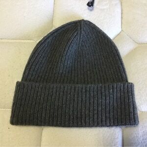 Tesma Cashmere Unisex light grey ribbed beanie knit hat Made in Italy NWT